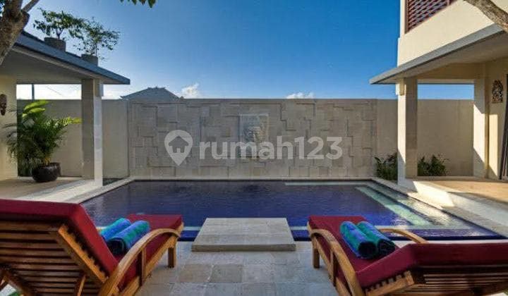 Villa Mewah Furnish dengan Kolam Renang Dekat Pantai di Kerobokan