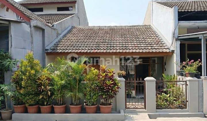 Cuma 375 Juta + Pekarangan Luas! Taman Duta di Depok yang "Semua Dekat": 2 Menit ke KRL, 5 Menit ke Mall.