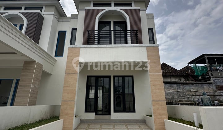 2 Lantai Free Private Pool