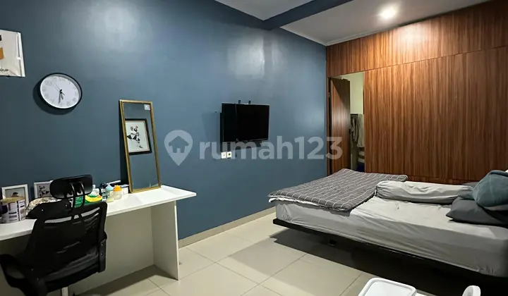Translation: For Sale, 2-Story House Attached to JGC Area, Beautiful Area, High Ceiling.