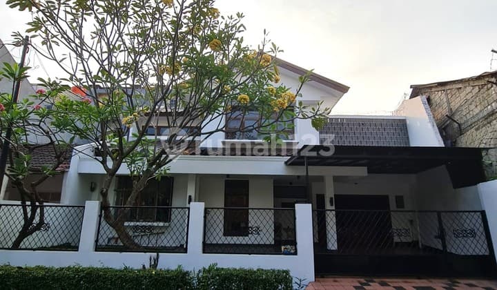 Di Sewakan Rumah Taman Luas di Bintaro Sektor 5