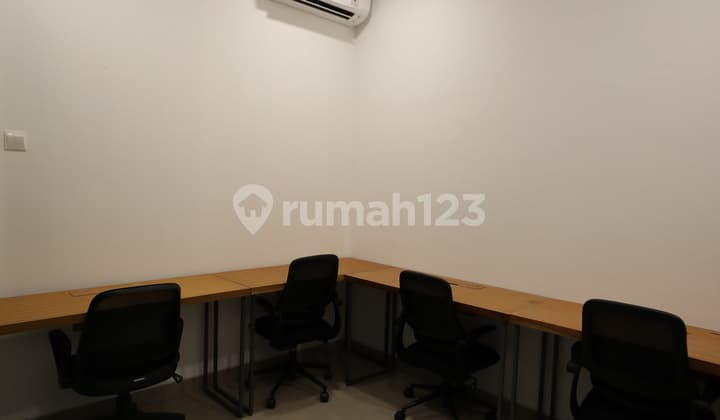 Modern Co-Working Space With A Capacity Of 5 People And Complete Facilities