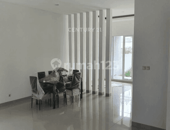 Rumah Asri 2 Lantai di Pondok Pinus Bandung