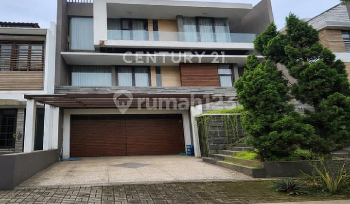 Price Drop! Selling Luxury House at the Best Price in Singgasana Bandung