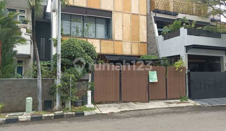 Dijual Cepat Rumah 3 Lantai Daerah Permata Buana