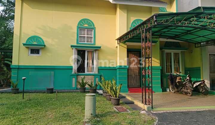 Rumah, 2 Lantai, SHM, di Kota Wisata