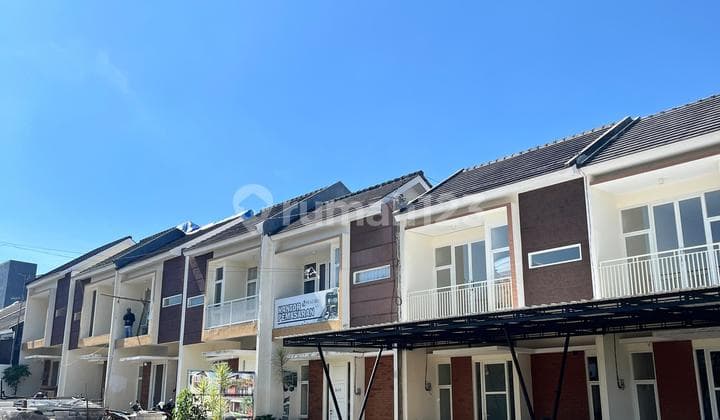 Bebas Banjir, Rumah, 2 Lantai, SHM, Dekat Tempat Wisata