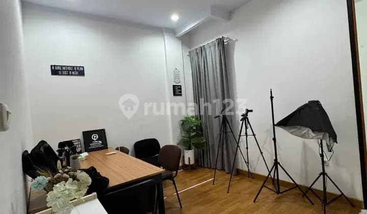 Ruko 3.5 Lantai Siap Pakai di Kawasan Niaga Hidup Cengkareng