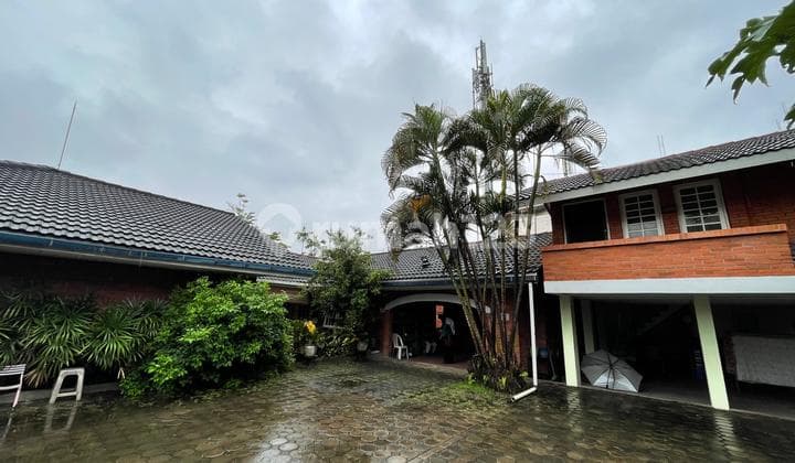 Dijual Cepat !!! Rumah Sangat Asri dengan Halaman yang Sangat Luas