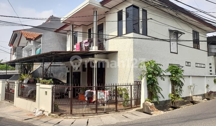 Dijua;L Rumah Hook 2Lantai di Pejaten