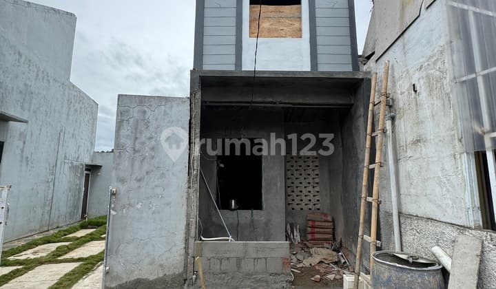 Rumah 2 Lantai Dekat Stasiun Depok