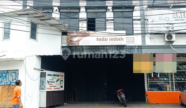 Disewakan Ruko 3 Lantai Pinggir Jalan Raya Selangkah ke Galaxy di Pekayon Bekasi