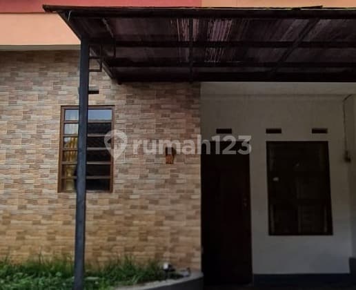 Dijual Rumah Cantik 3 Kamar Tidur, 2 Lantai di Komplek Sariwangi