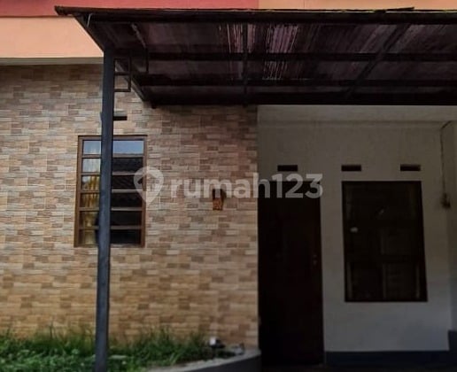 Dijual Rumah Cantik 3 Kamar Tidur, 2 Lantai di Komplek Sariwangi