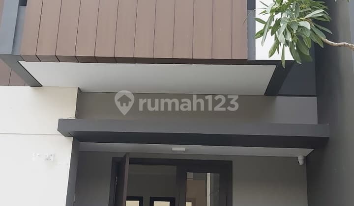 Disewakan Rumah Summarecon Crown Gading - 2 Lantai, Lingkungan Eksklusif