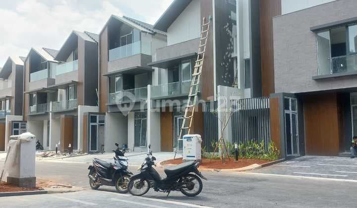 Di Sewakan Rumah Bagus dan Baru di Cluster Vanica Scg Summarecon Crown Gading