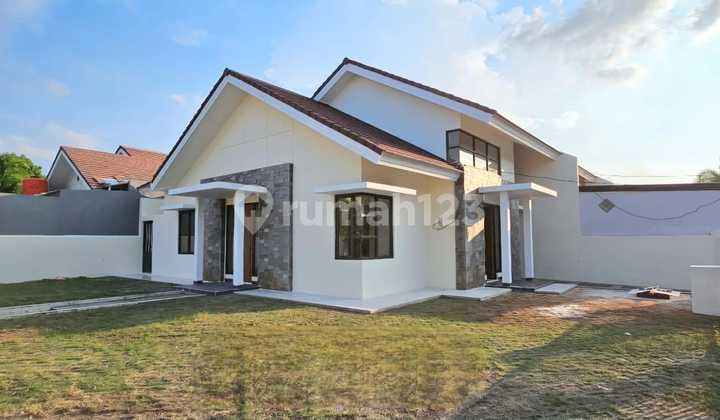 Disewakan Rumah Hook Besar Siap Huni - Harapan Indah Bekasi