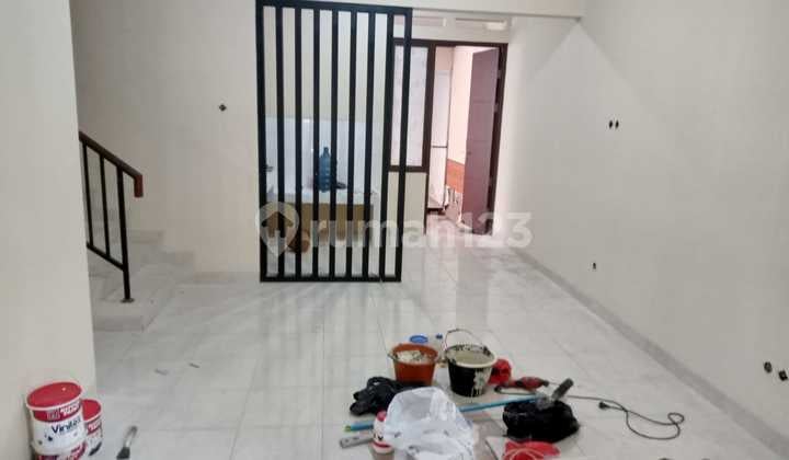 Disewakan Rumah 2 Lantai di Cluster Taman Sari - Harapan Indah