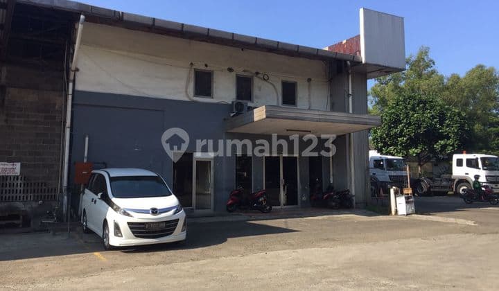 Warehouse for Rent 2 Floors + Office Area 12x28 Strategic Location in Cakung