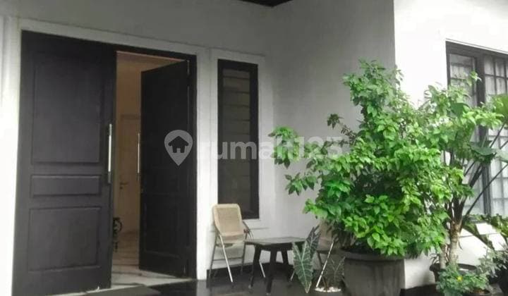 Dijual Rumah Cantik Posisi Hoek Menteng