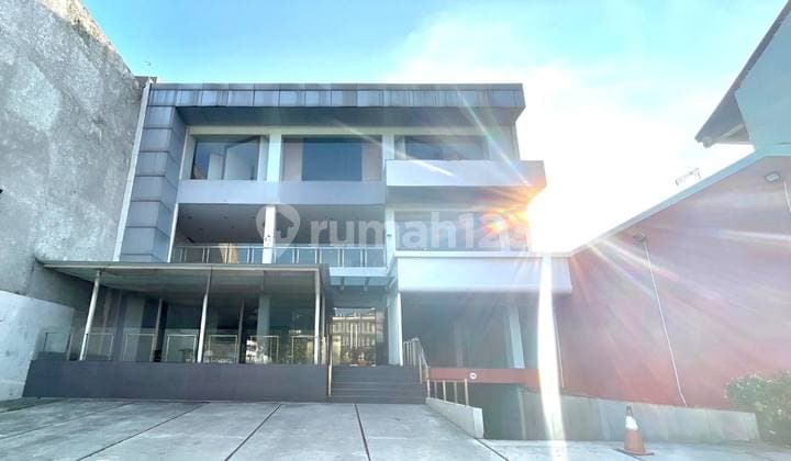 Mini Building Area Komersial Pinggir Jalan Raya