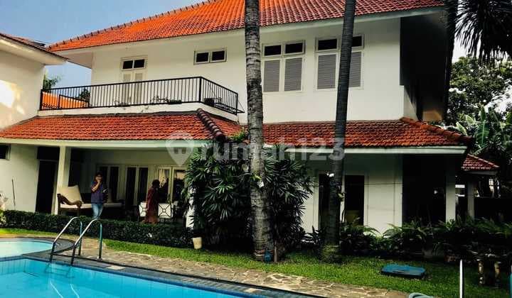 Dijual Rumah Cantik Hunian, Swimming Pool
