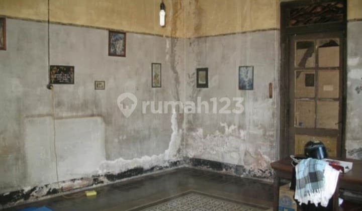 Dijual Rumah Tua Hitung Tanah Bentuk Kotak Gol C