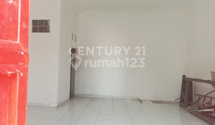 Strategic Business and Warehouse Location in the City Center