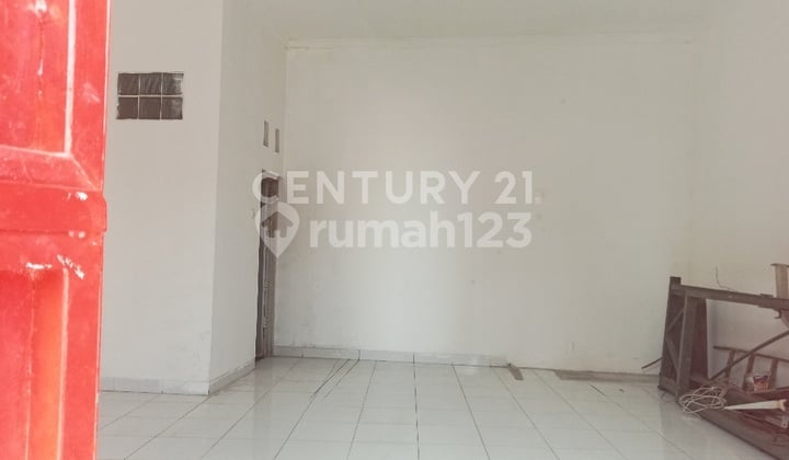 Strategic Business and Warehouse Location in the City Center