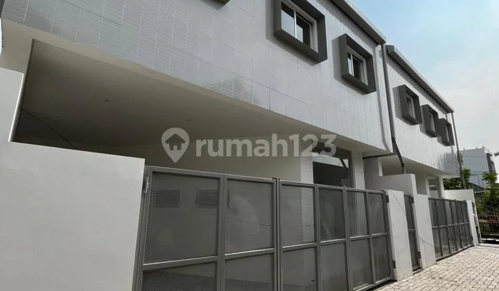 Rumah Baru Cibabat Cimahi Row Jalan Besar Arsitektur Modern