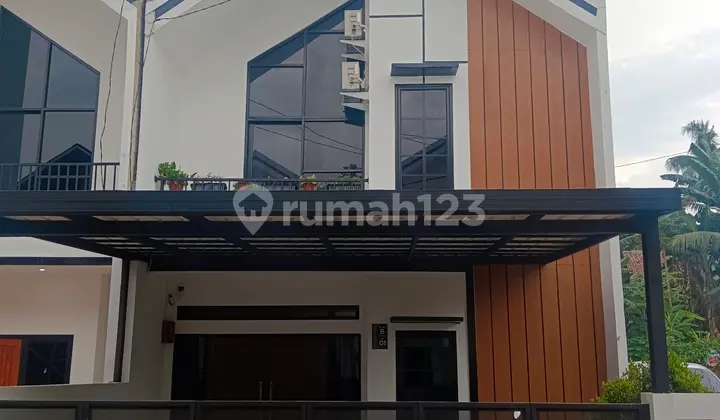 Rumah Dekat dengan Pusat Perbelanjaan dan Akses Mobil