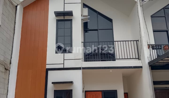 House Close to Strategic Location with Car Access