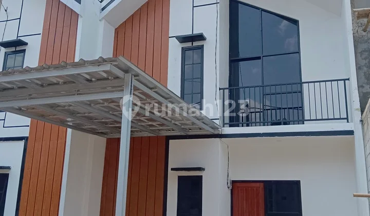 Rumah Cantik di Pusat Kota, Dekat Angkutan Umum dan Pasar