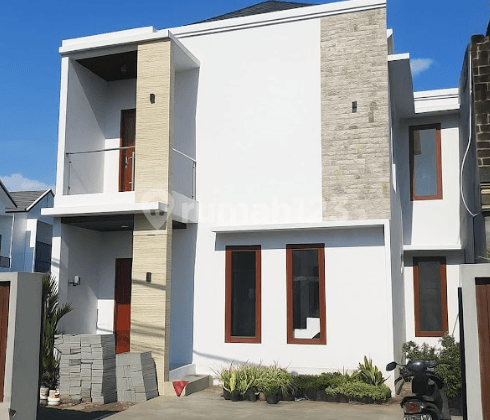 For Sale 2-Storey House Teuku Umar Denpasar 3Br - SHM, 2-Car Carport, 2M