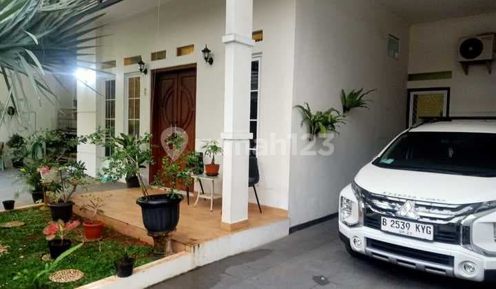 Rumah Jatiwaringin Strategis