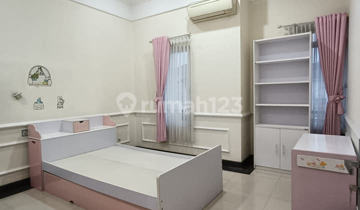 Rumah Mewah 2 Lantai Dijual di Legenda Wisata Acropolis - Full Furnish, Ada Kolam Renang & Private Gym