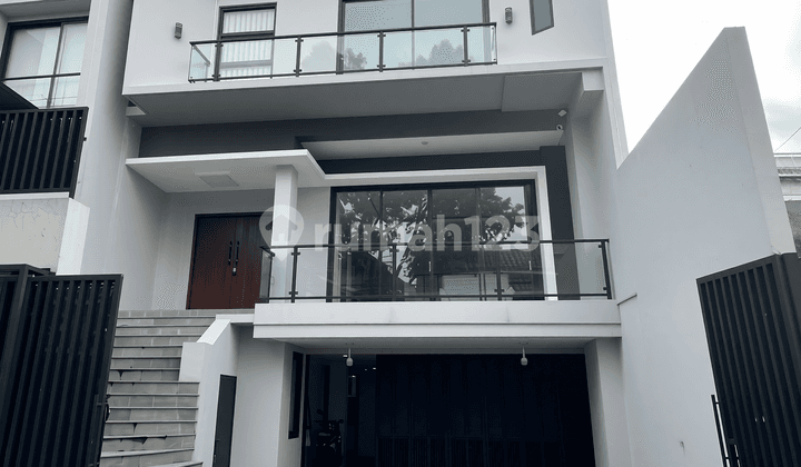 Luxury Fully Furnished House in Sukagalih, Bandung, 5 Bedrooms, Swimming Pool, Rooftop, Ready to Move In