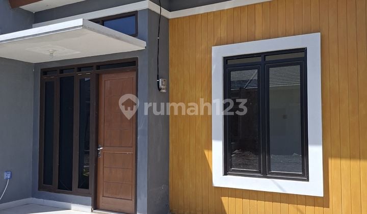 Rumah Modern Minimalis Dkt Kota SHM Bebas Banjir