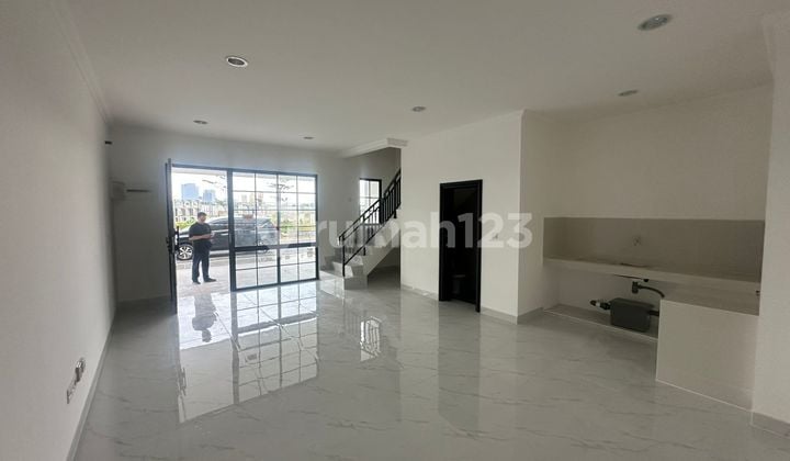 Disewakan / Dikontrakan Rumah Brand New Unfurnished Dekat Aloha Pik2 2 Lantai 3+1Kt 2+1Km