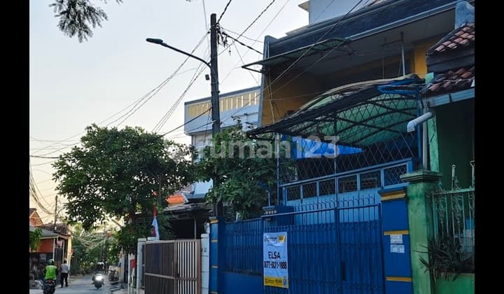 Dijual Rumah 2 Lantai Lokasi Strategis Free Cctv. Tidak Banjir