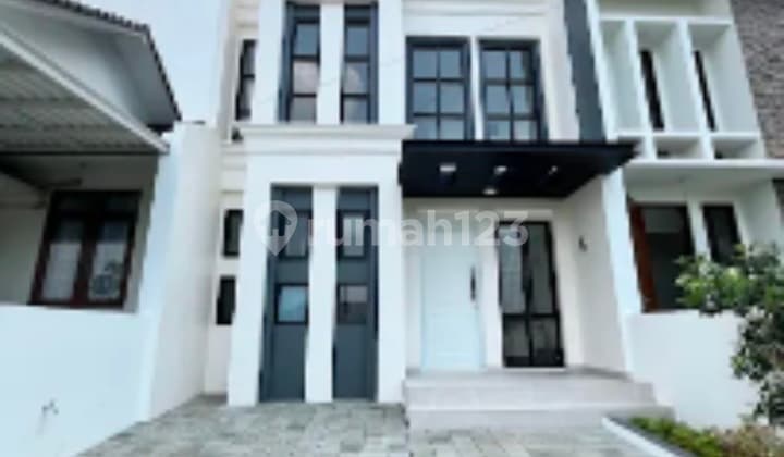 Dijual Rumah Mewah 2 Lantai Lokasi Strategis. Fasilitas Lengkap.