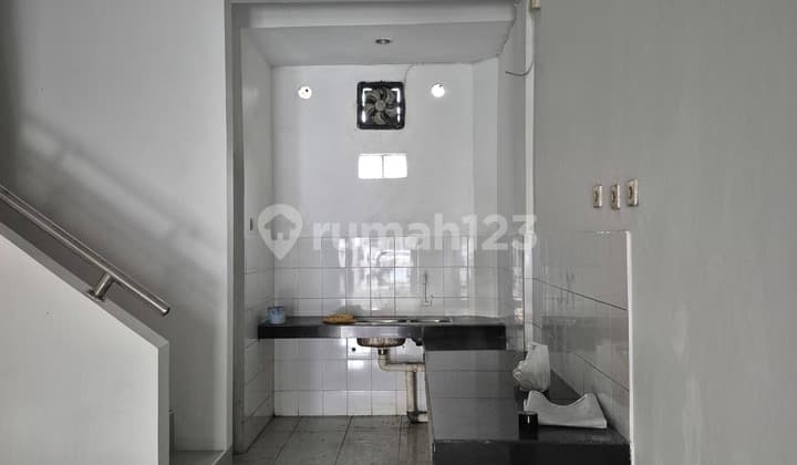 Disewakan Ruko Area Ramai 2 Lantai Baru Renovasi di Sukahati