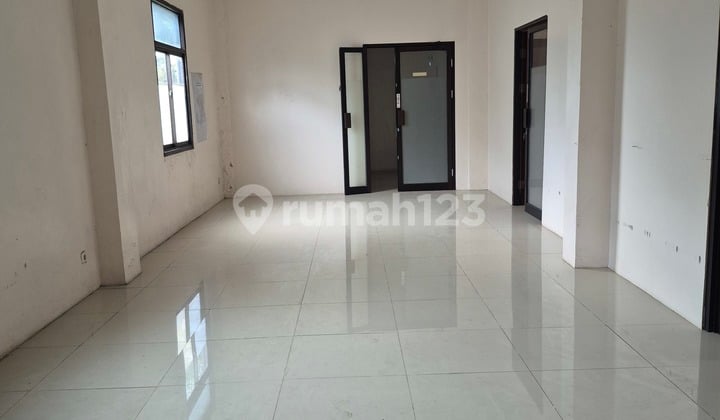 Commercial Space or Ruko for Rent, Large Area Near Mcd Sukahati