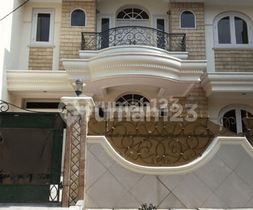 Rumah Hadap Selatan di Cluster Elite Sunter Podomoro