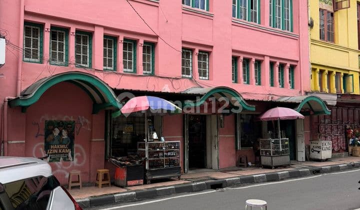 Toko Dua Lantai Strategis di Jalan Abc Bandung