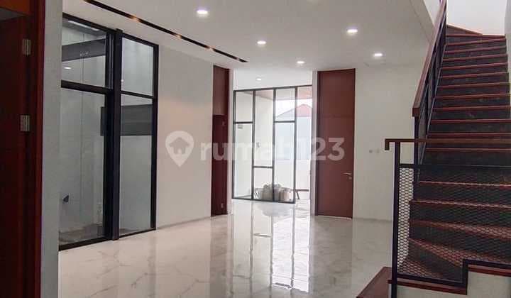 Rumah Baru Minimalis Modern Dua Lantai di Setra Duta Grande Bandung