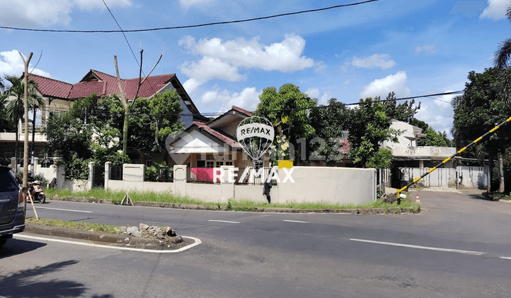 Rumah Hook di Jalan Melati Mas Raya