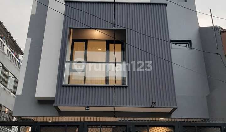 For Sale Minimalist House in Jelambar Area, West Jakarta