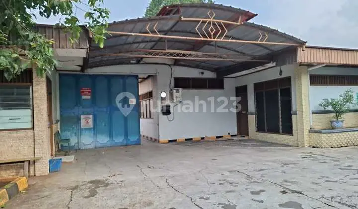 Ruang Usaha Bangunan Ex Percetakan Dekat Jalan Toll Kalimalang