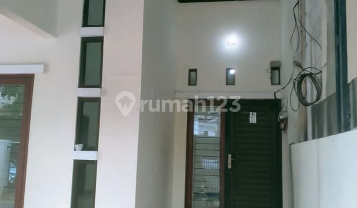 Disewakan Rumah 2 Lantai 5 Br Full Renov di Cluster Aralia, Harapan Indah